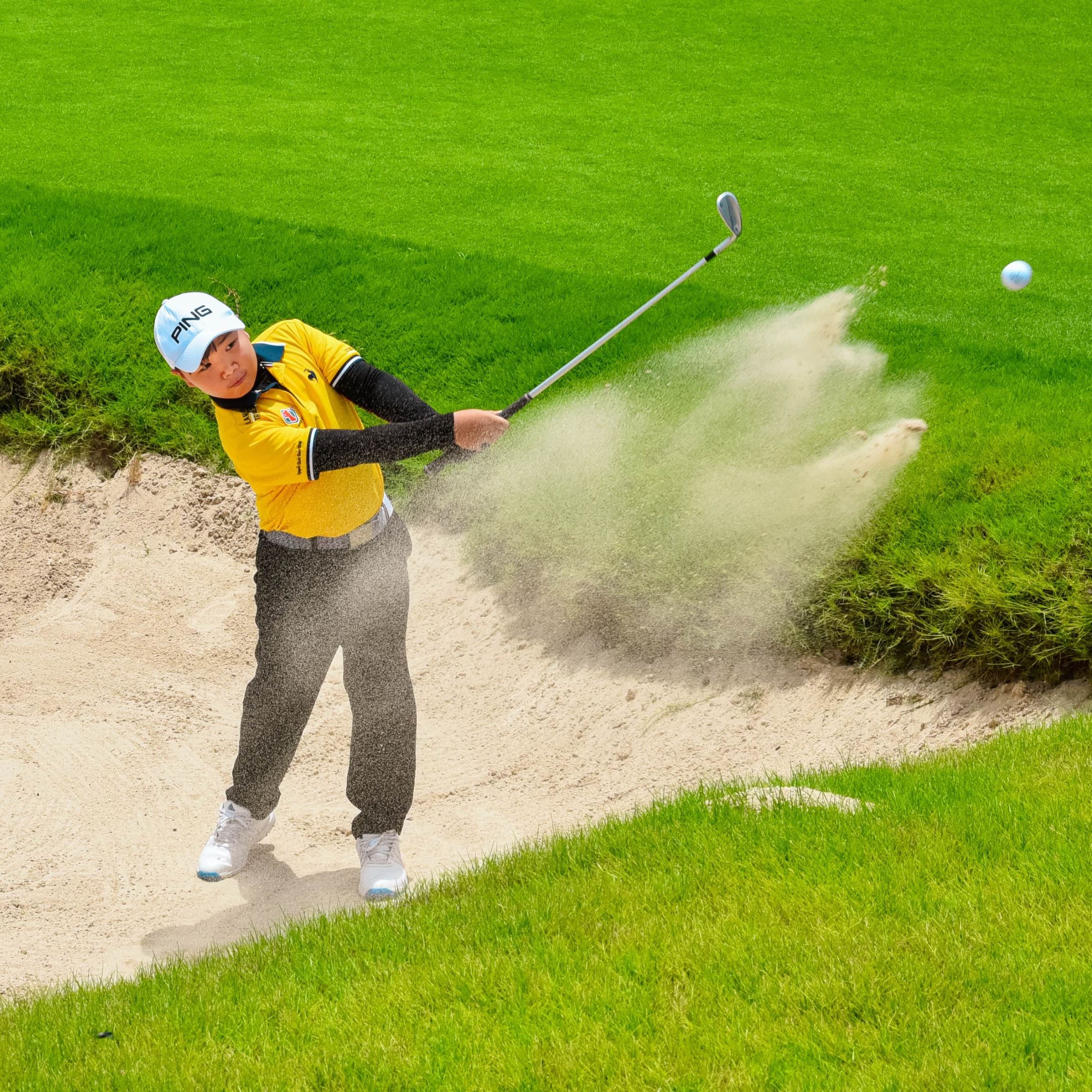 Trao tặng Thẻ Hội Viên danh dự cho golfer nhí Nguyễn Quốc Bảo Huy tại ANARA Bình Tiên Golf Club